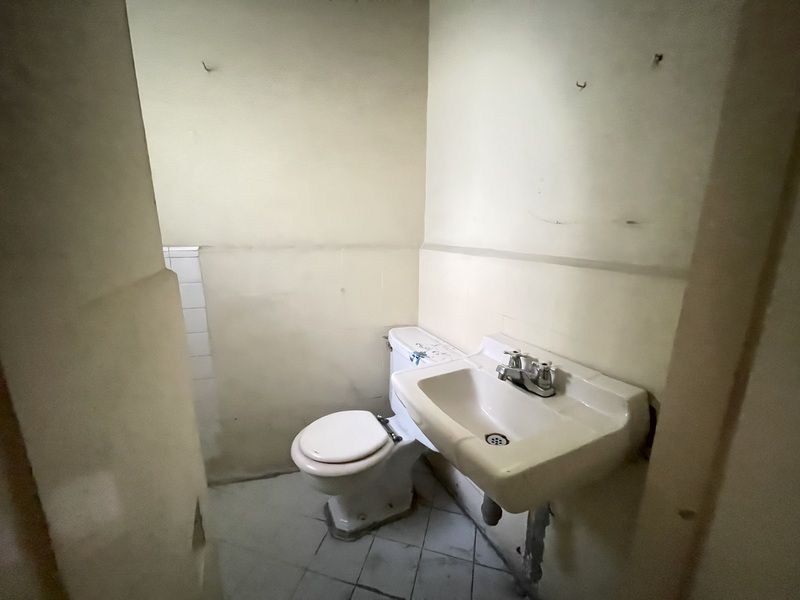 CASA LOCAL EN ARRIENDO UBICADO EN MEDELLIN SECTOR LAURELES - 10
