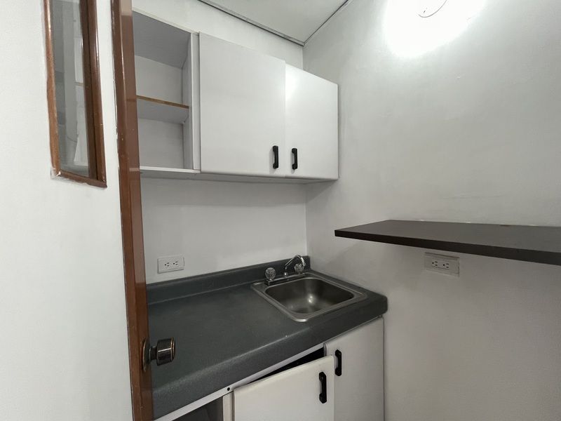 OFICINA EN ARRIENDO UBICADA EN MEDELLIN SECTOR LAURELES - 6