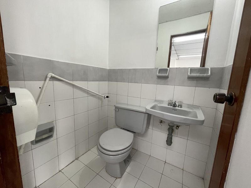 OFICINA EN ARRIENDO UBICADA EN MEDELLIN SECTOR LAURELES - 7