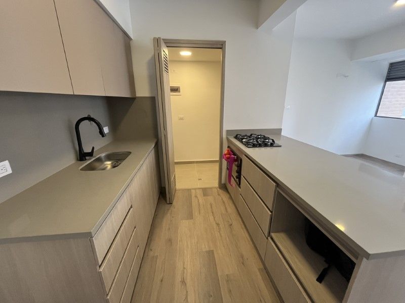 APARTAMENTO EN ARRIENDO UBICADO EN EL POBLADO SECTOR CUIDAD DEL RIO - 3