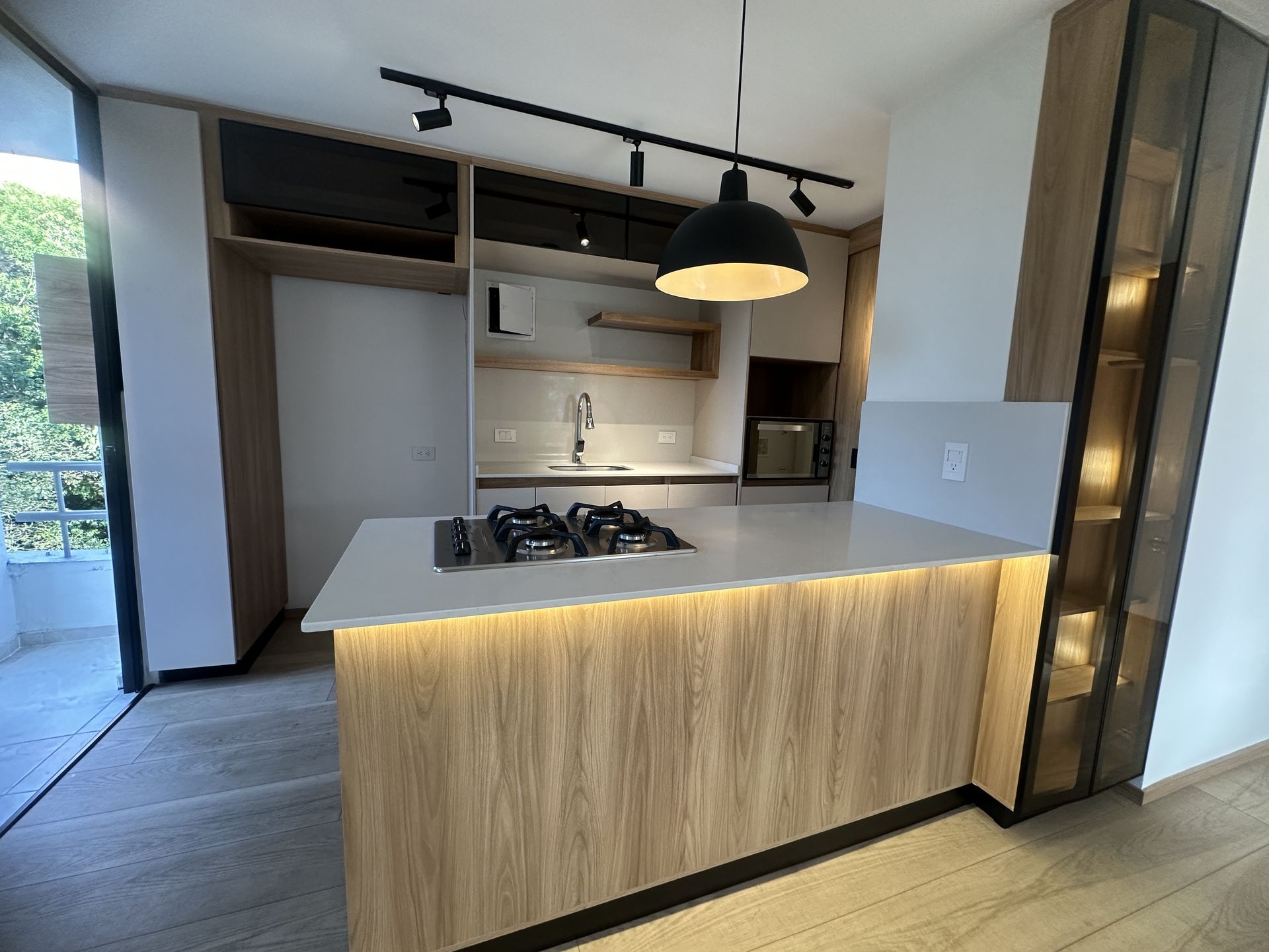 APARTAMENTO EN ARRIENDO UBICADO EN EL POBLADO SECTOR TRANSVERSAL INFERIOR - 4