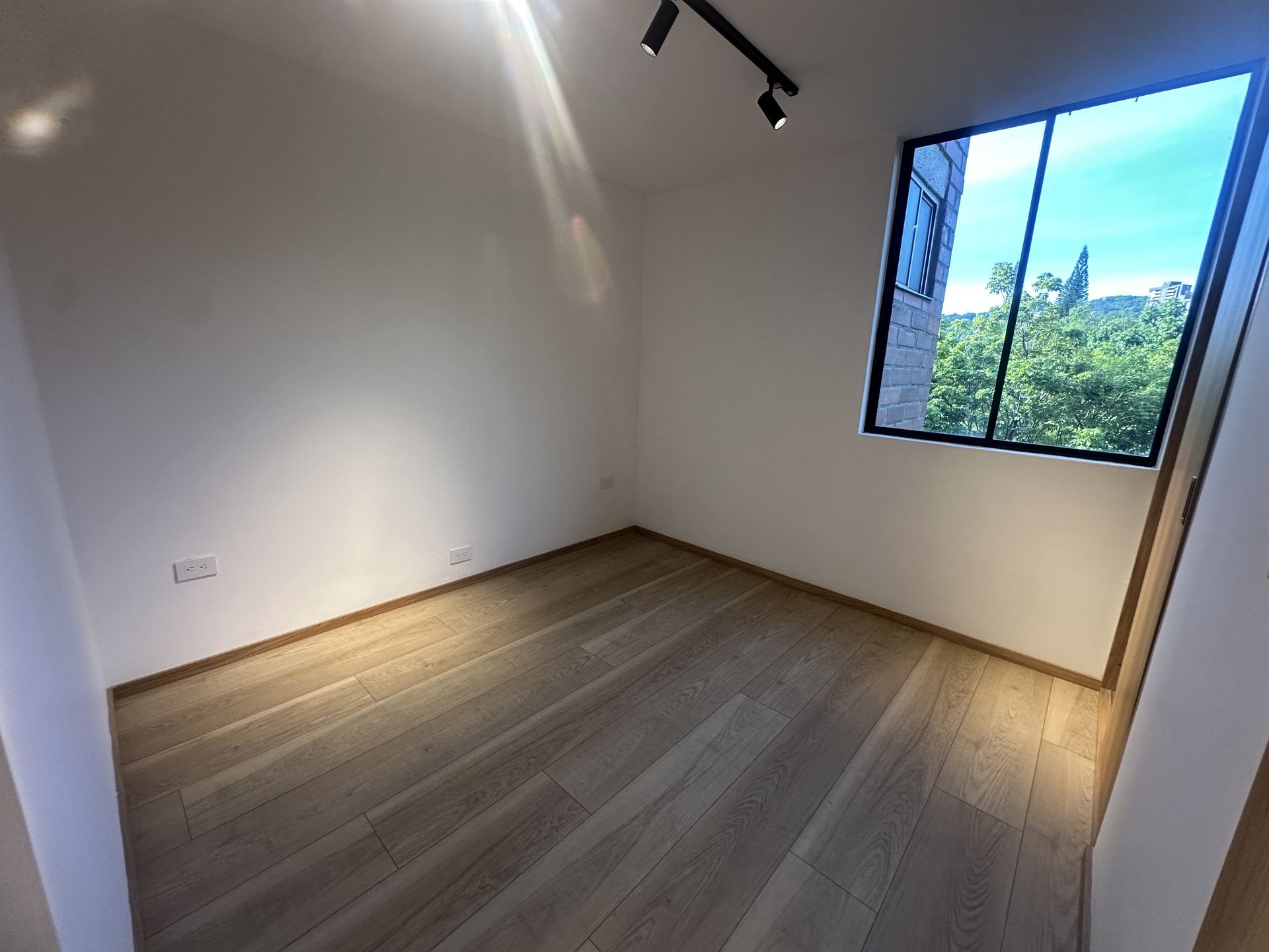 APARTAMENTO EN ARRIENDO UBICADO EN EL POBLADO SECTOR TRANSVERSAL INFERIOR - 11