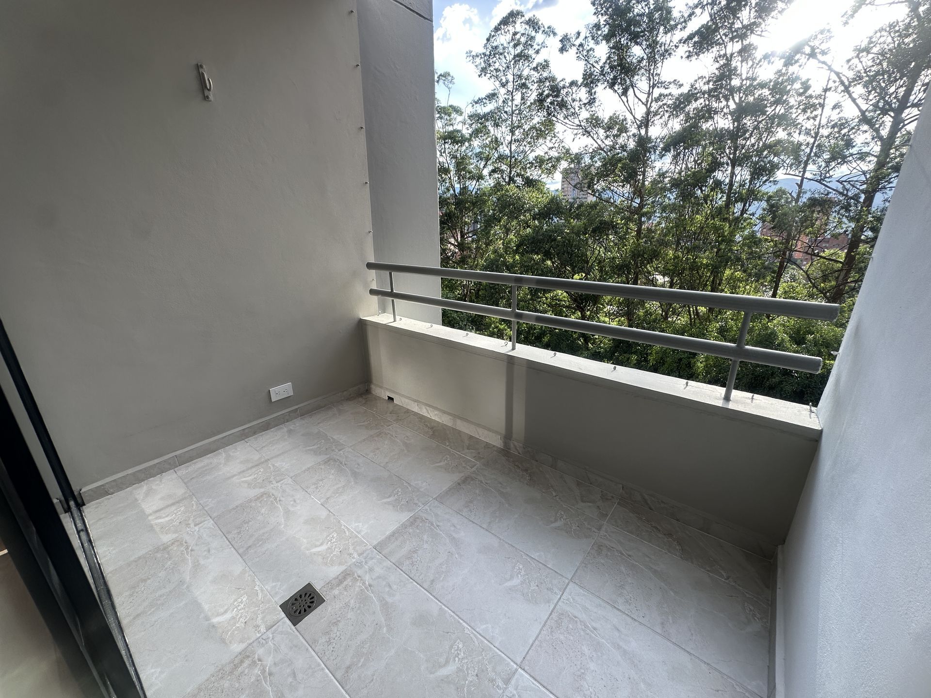 APARTAMENTO EN ARRIENDO UBICADO EN EL POBLADO SECTOR TRANSVERSAL INFERIOR - 17
