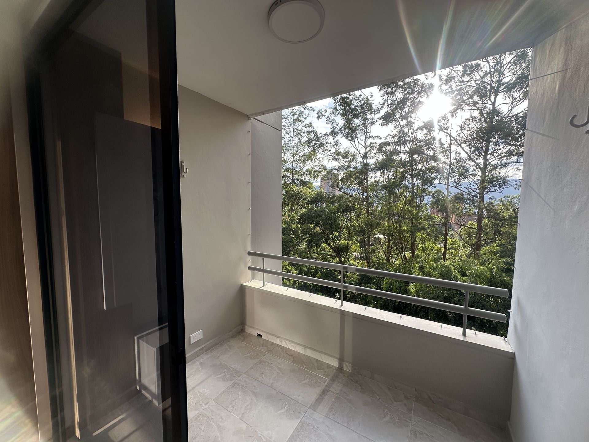 APARTAMENTO EN ARRIENDO UBICADO EN EL POBLADO SECTOR TRANSVERSAL INFERIOR - 18