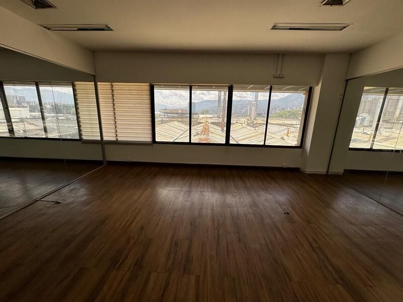 LOCAL EN ARRIENDO UBICADO EN ITAGUI SECTOR LA ESMERALDA - 4