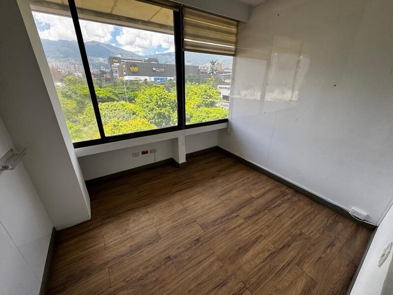 LOCAL EN ARRIENDO UBICADO EN ITAGUI SECTOR LA ESMERALDA - 13