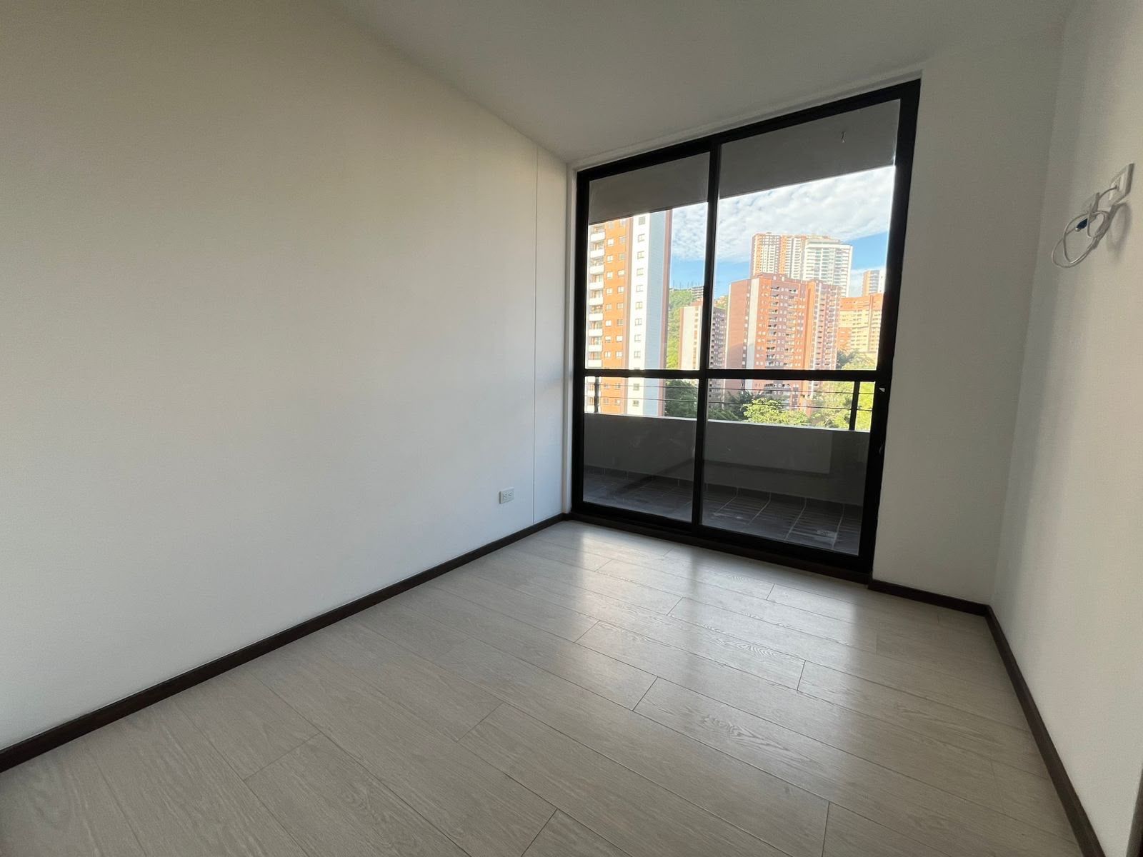 APARTAMENTO EN ARRIENDO UBICADO EN SABANETA SECTOR ALTO DE LAS FLORES - 4