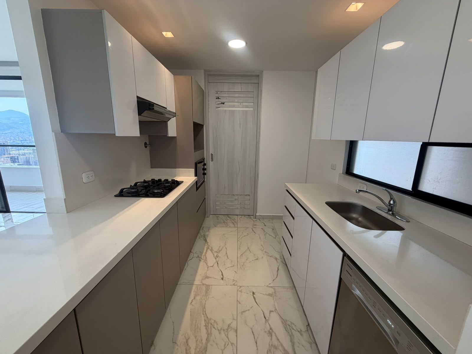 APARTAMENTO EN ARRIENDO UBICADO EN MEDELLÍN SECTOR POBLADO - 5