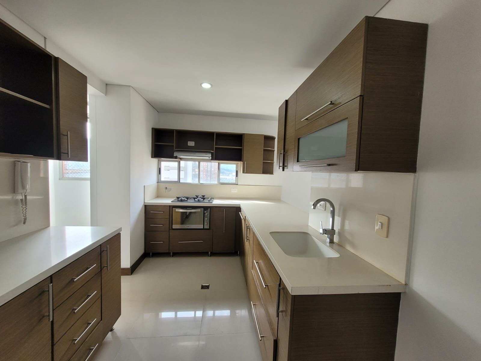 APARTAMENTO EN ARRIENDO UBICADO MEDELLÍN SECTOR POBLADO - 3