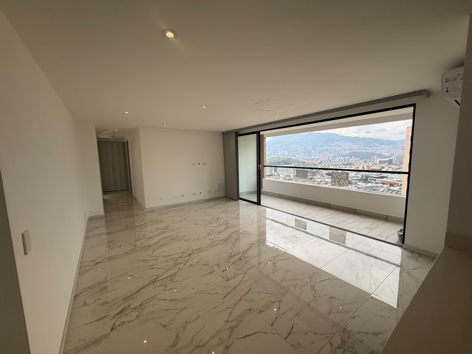 APARTAMENTO EN ARRIENDO UBICADO EN MEDELLÍN SECTOR POBLADO - 2