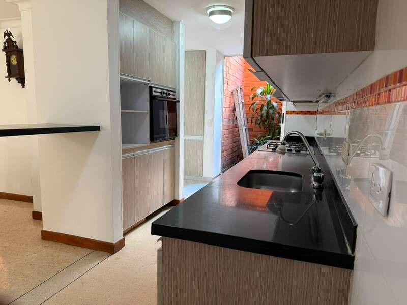 APARTAMENTO EN VENTA UBICADO EN MEDELLIN SECTOR LAURELES - 4