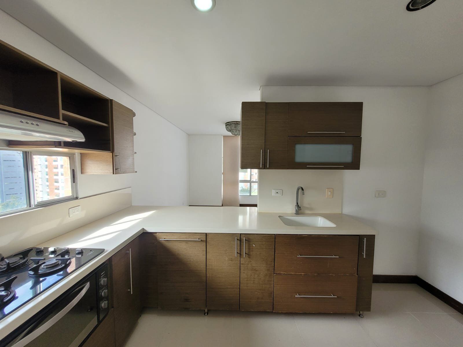 APARTAMENTO EN ARRIENDO UBICADO MEDELLÍN SECTOR POBLADO - 2