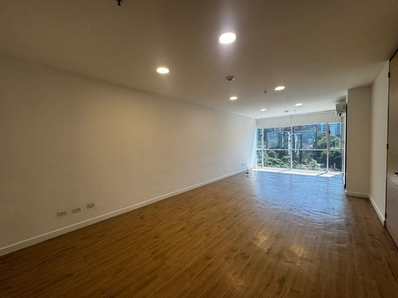 OFICINA EN VENTA UBICADA EN MEDELLIN SECTOR POBLADO - 5
