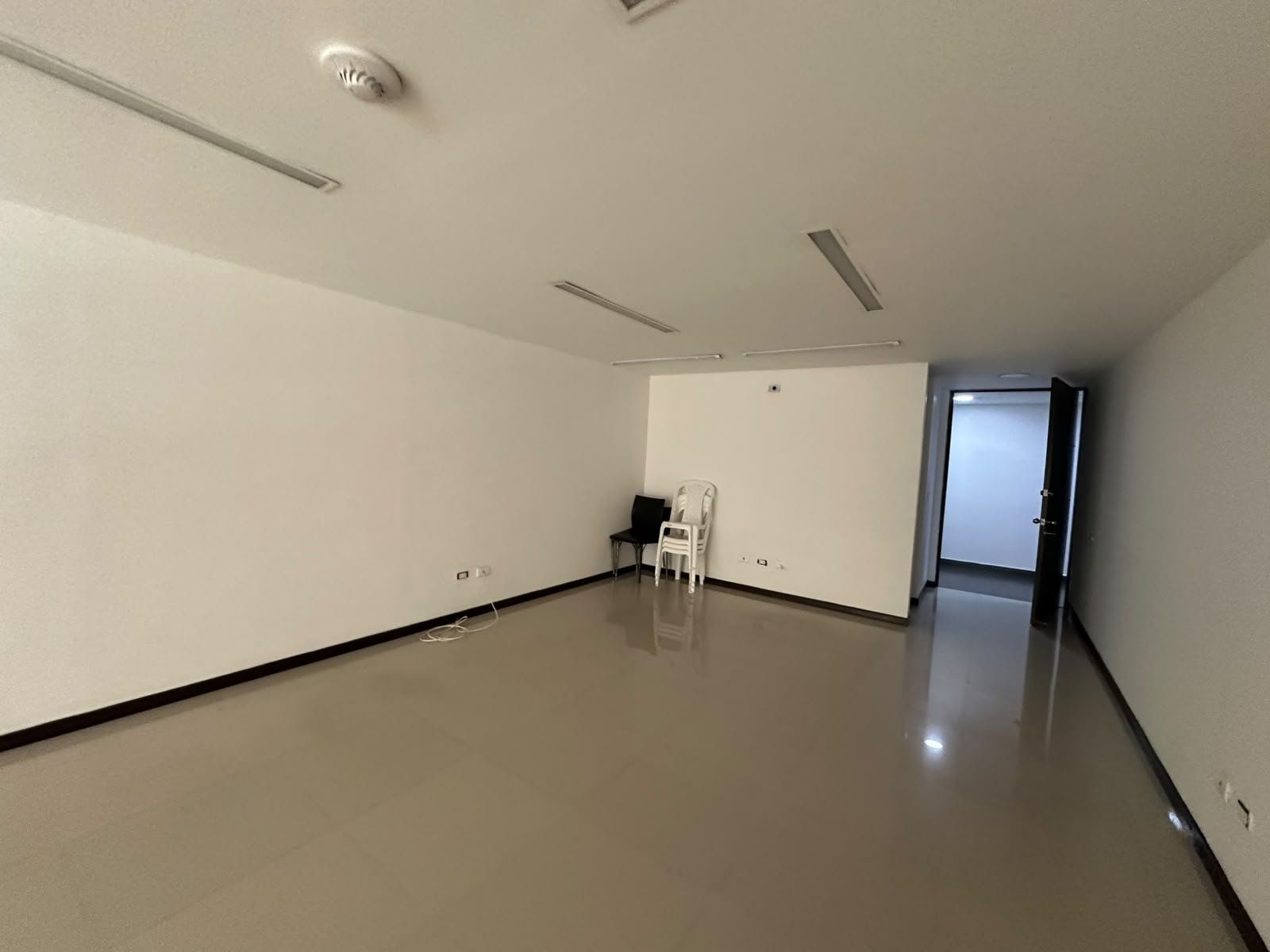 OFICINA EN ARRIENDO UBICADO EN LA BELLO