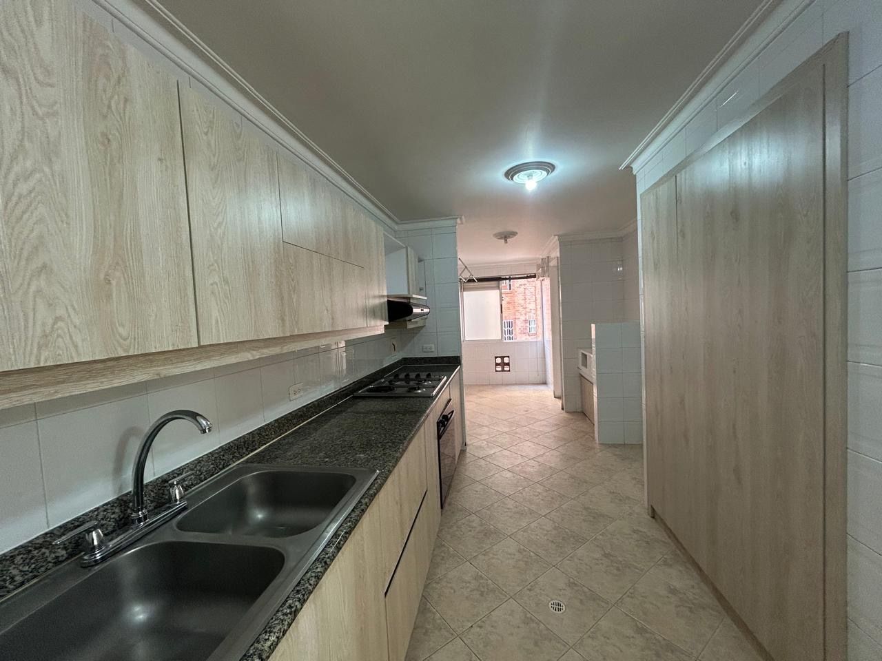 APARTAMENTO EN ARRIENDO UBICADO EN MEDELLIN SECTOR LAURELES - 3