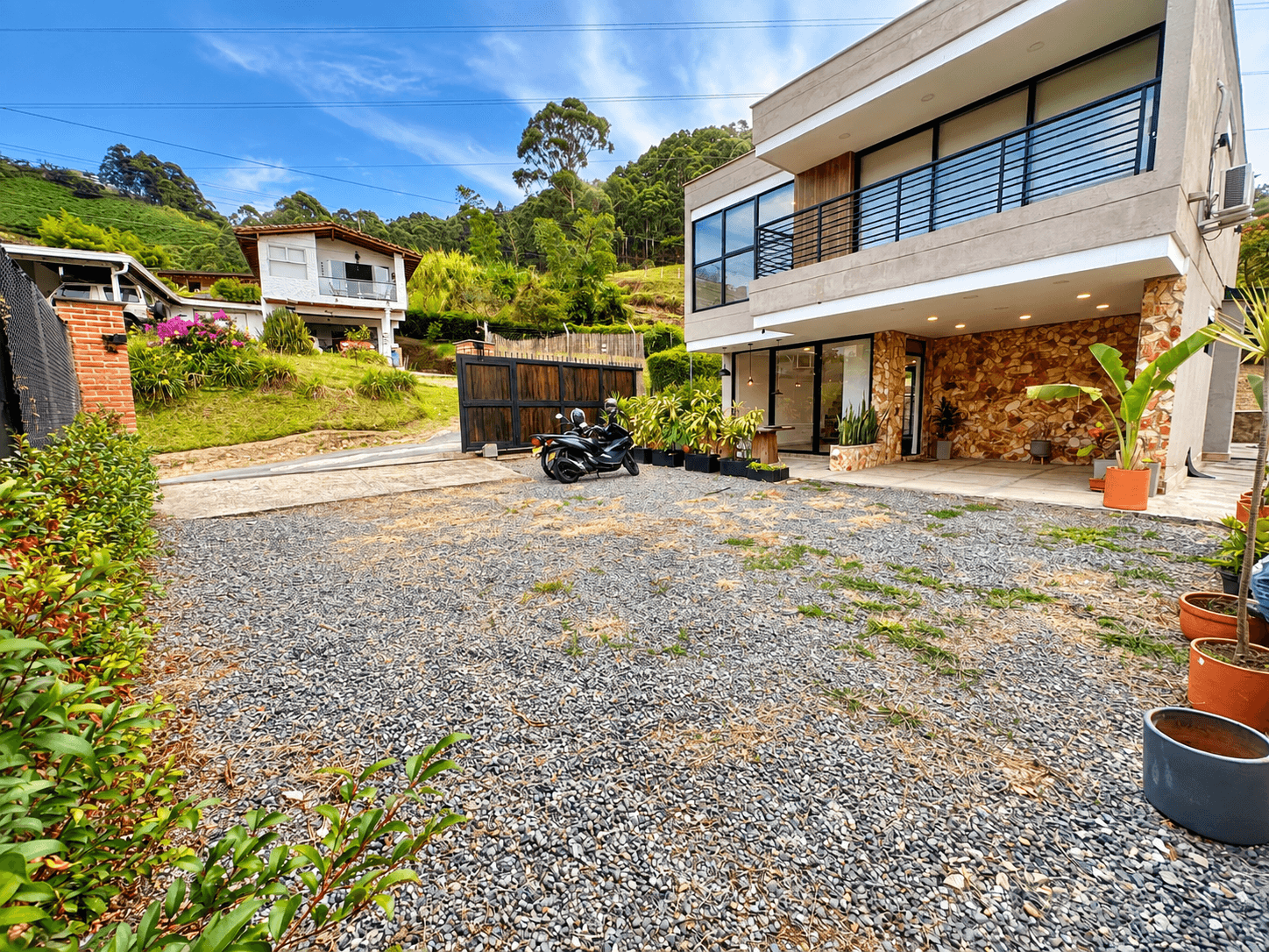 CASA EN ARRIENDO UBICADA EN ENVIGADO SECTOR LAS ANTILLAS - 2