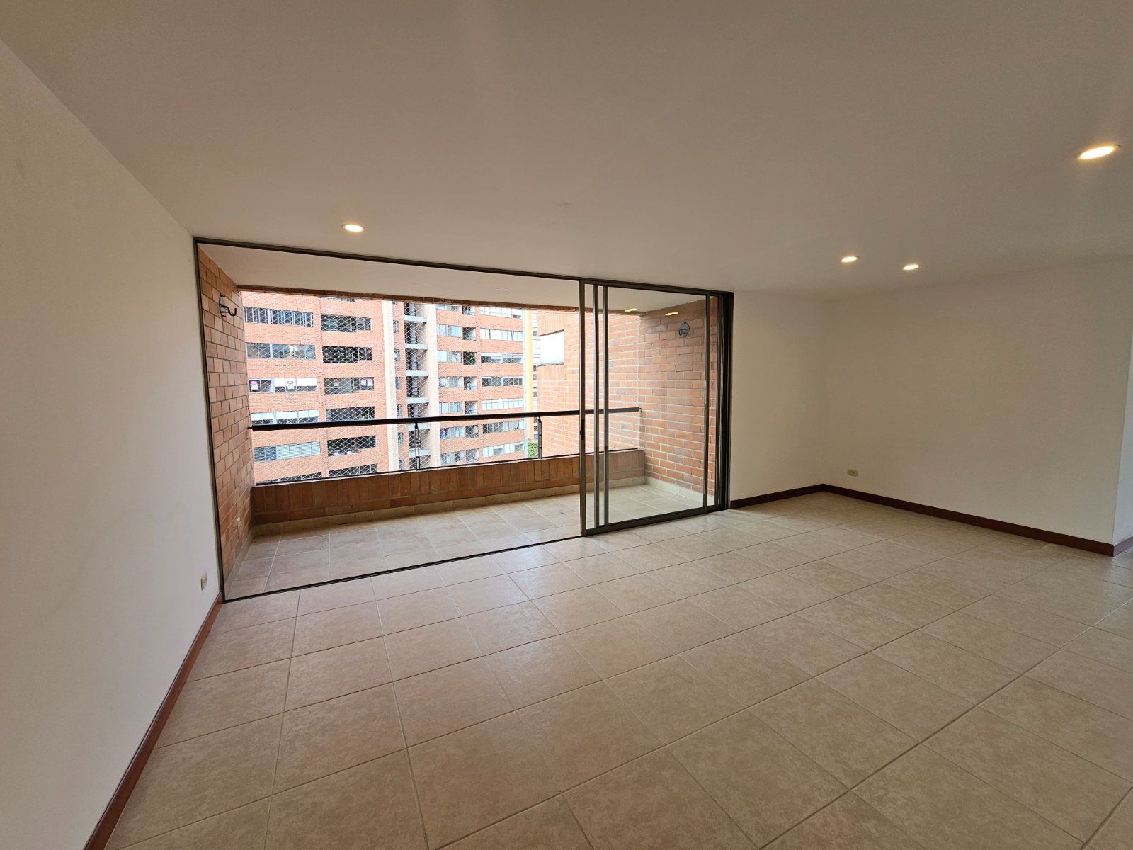 APARTAMENTO EN ARRIENDO UBICADO EN MEDELLIN SECTOR EL POBLADO - 2