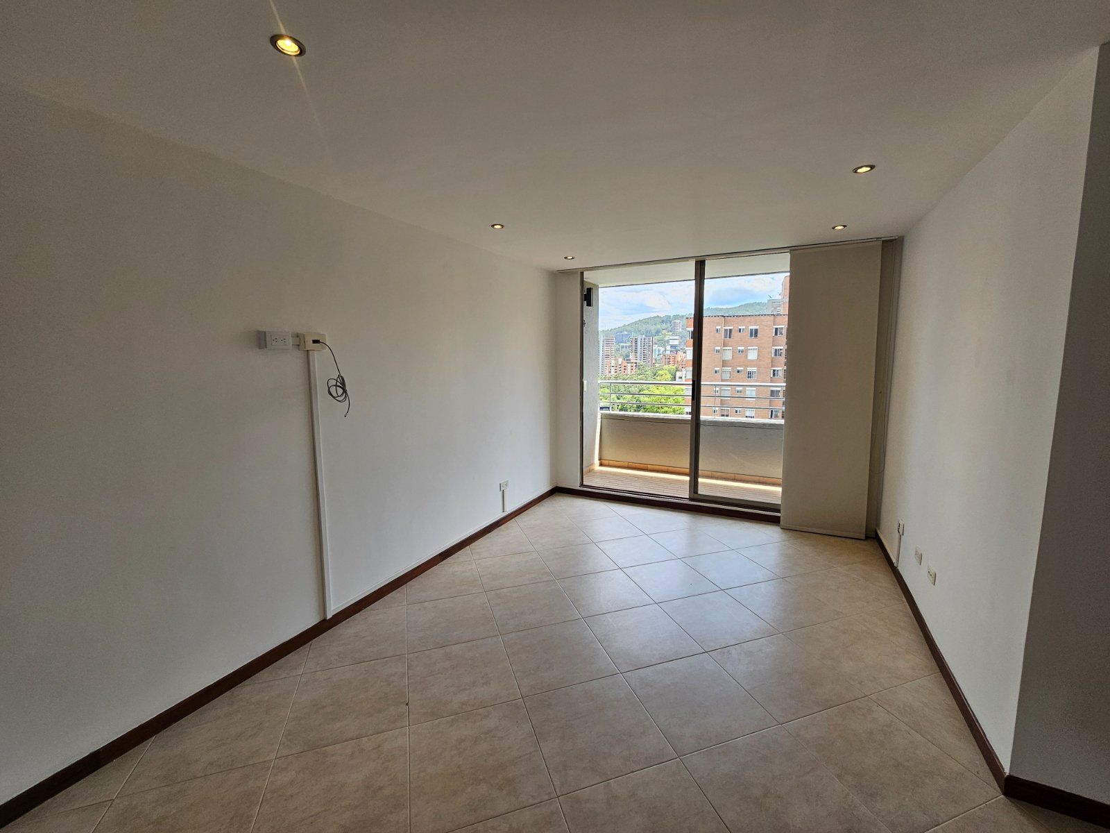 APARTAMENTO EN ARRIENDO UBICADO EN MEDELLÍN SECTOR EL POBLADO - 2