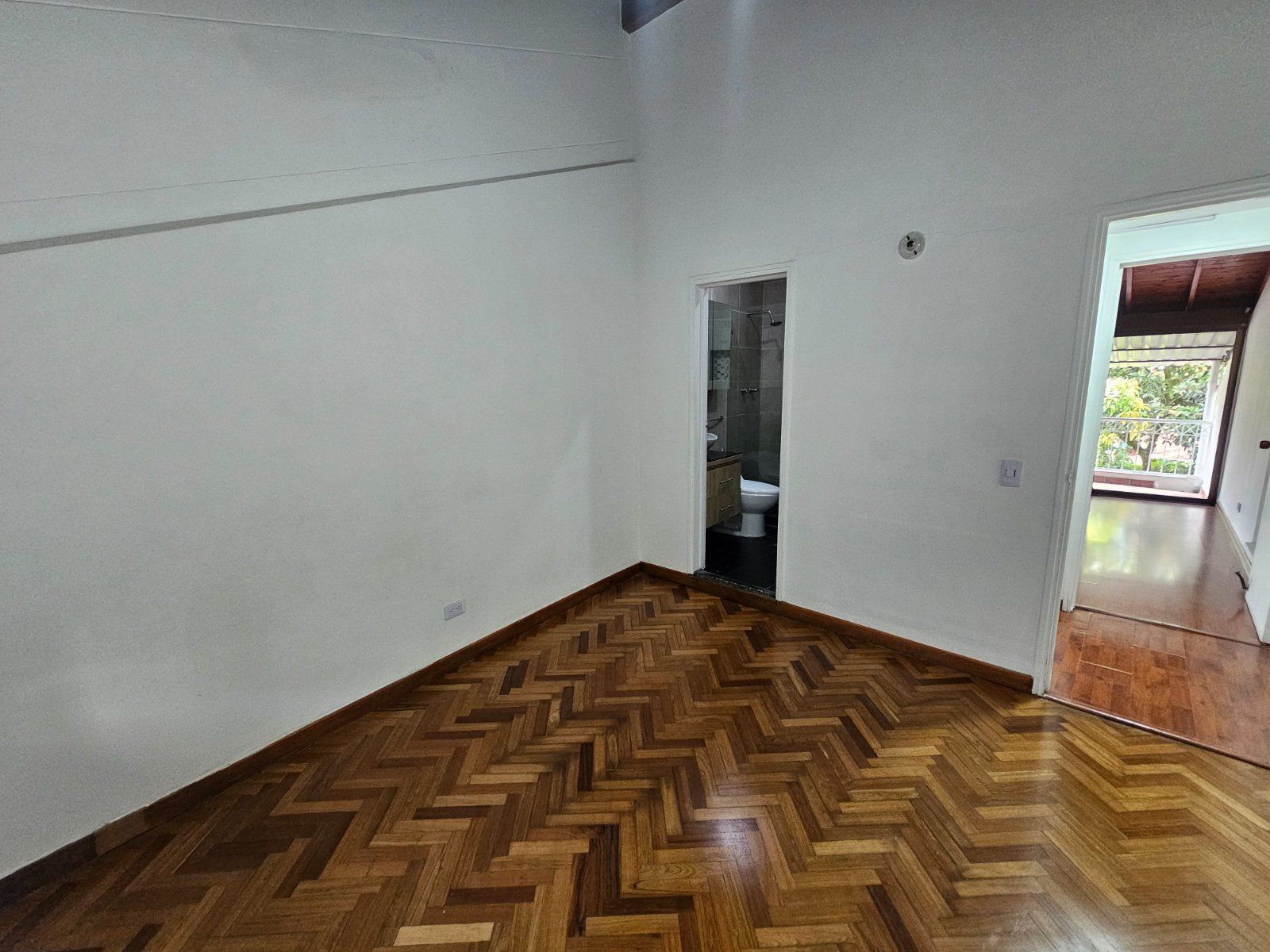 CASA EN ARRIENDO UBICADA MEDELLIN SECTOR LOS BALSOS - 11