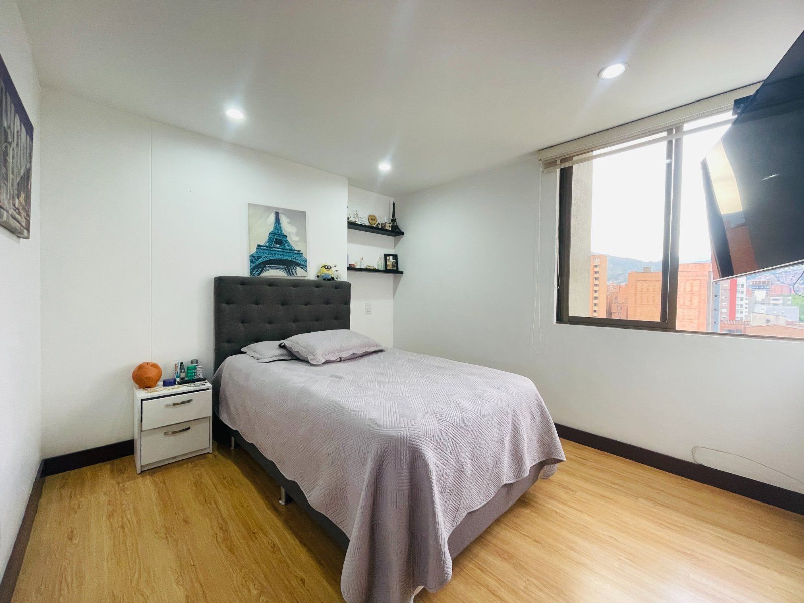 APARTAMENTO EN VENTA UBICADO EN MEDELLIN SECTOR LAURELES - 13