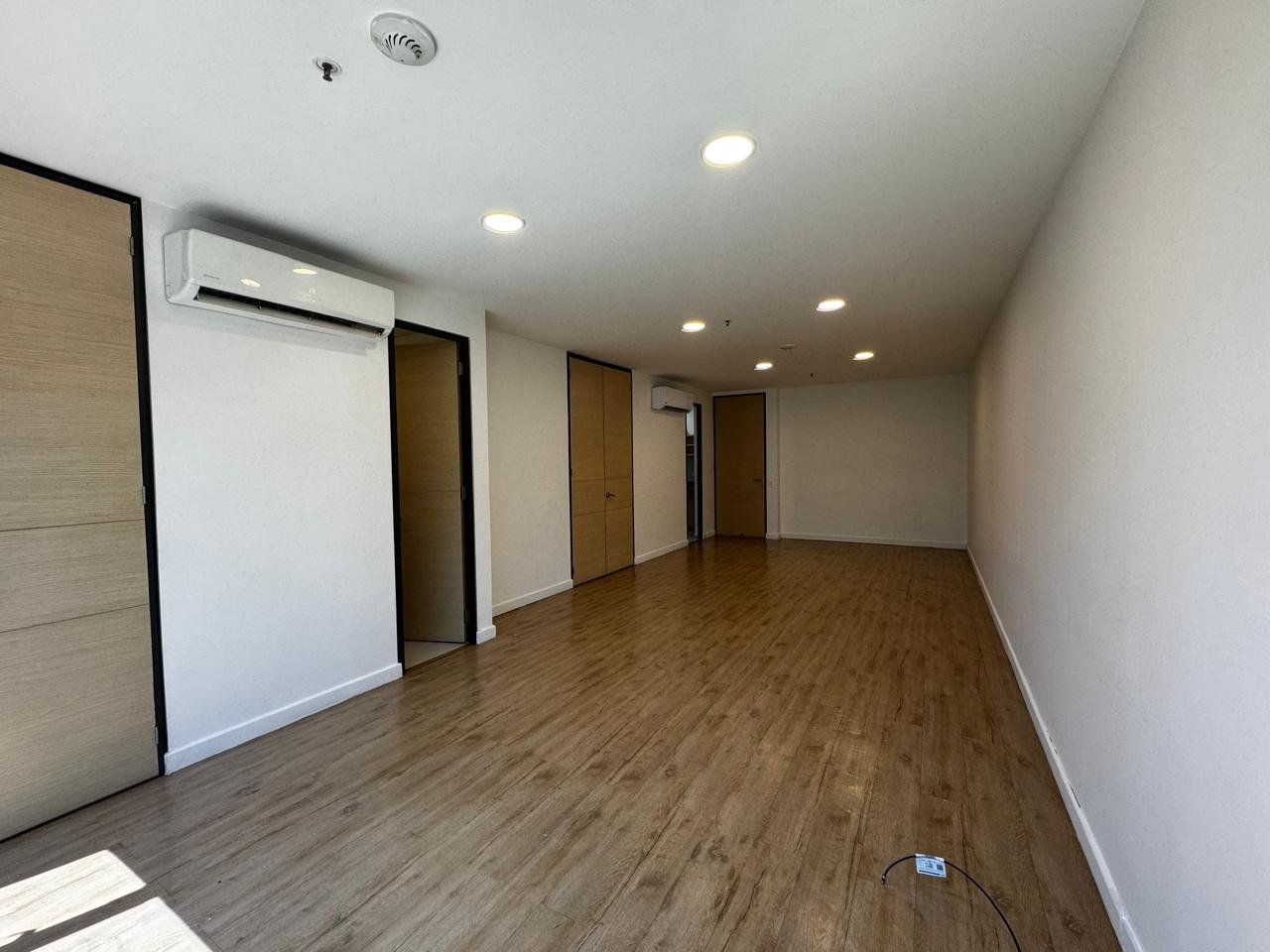OFICINA EN VENTA UBICADA EN MEDELLIN SECTOR POBLADO - 6