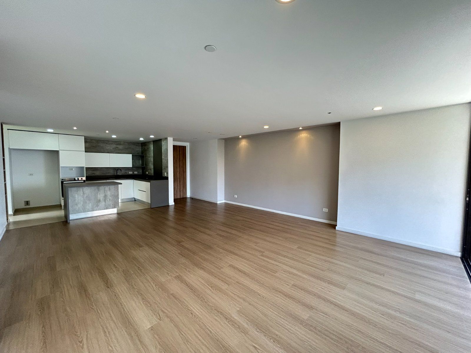 APARTAMENTO EN ARRIENDO UBICADO EN ENVIGADO SECTOR LAS BRUJAS - 3