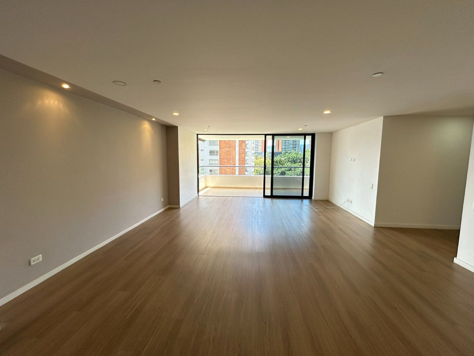 APARTAMENTO EN ARRIENDO UBICADO EN ENVIGADO SECTOR LAS BRUJAS - 2