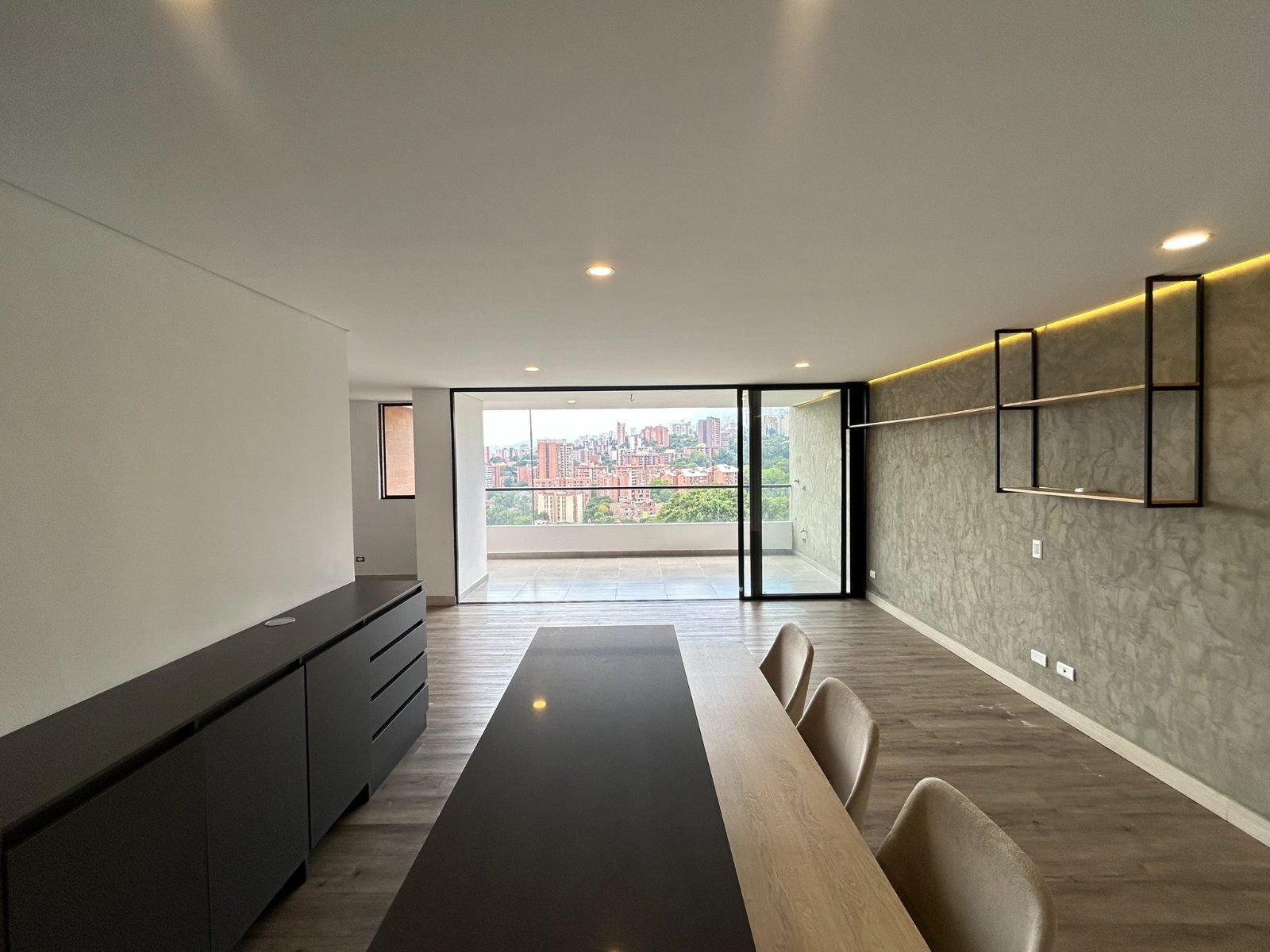 APARTAMENTO EN ARRIENDO UBICADO EN ENVIGADO SECTOR LOMA DE LAS BRUJAS - 4