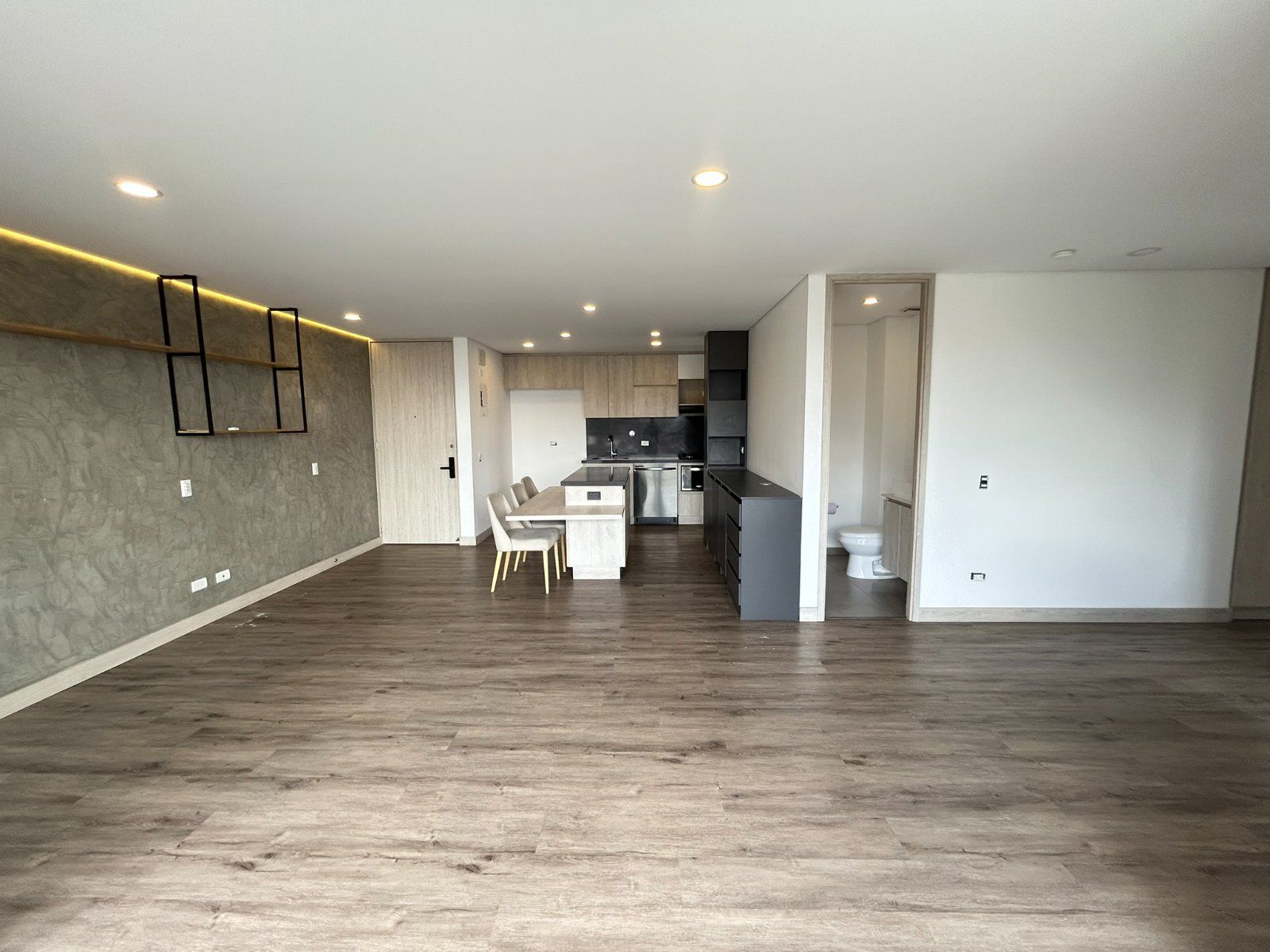 APARTAMENTO EN ARRIENDO UBICADO EN ENVIGADO SECTOR LOMA DE LAS BRUJAS - 2