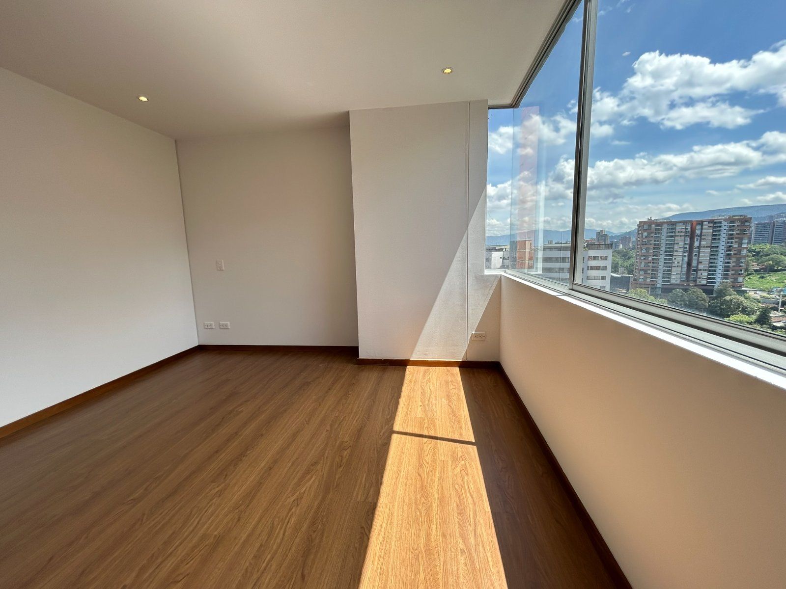 APARTAMENTO EN ARRIENDO UBICADO EN ENVIGADO SECTOR LOMA DEL ESMERALDAL - 14