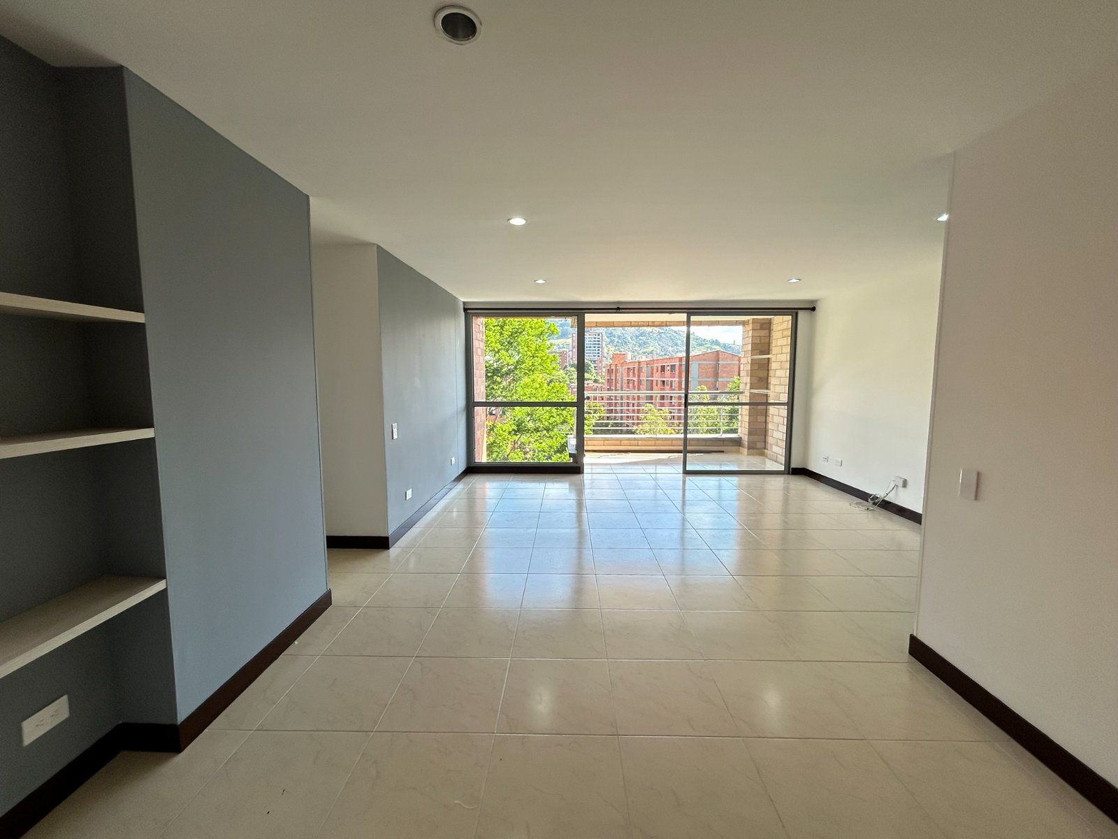 APARTAMENTO EN ARRIENDO UBICADO EN ENVIGADO SECTOR LOMA DEL ESCOBERO - 2