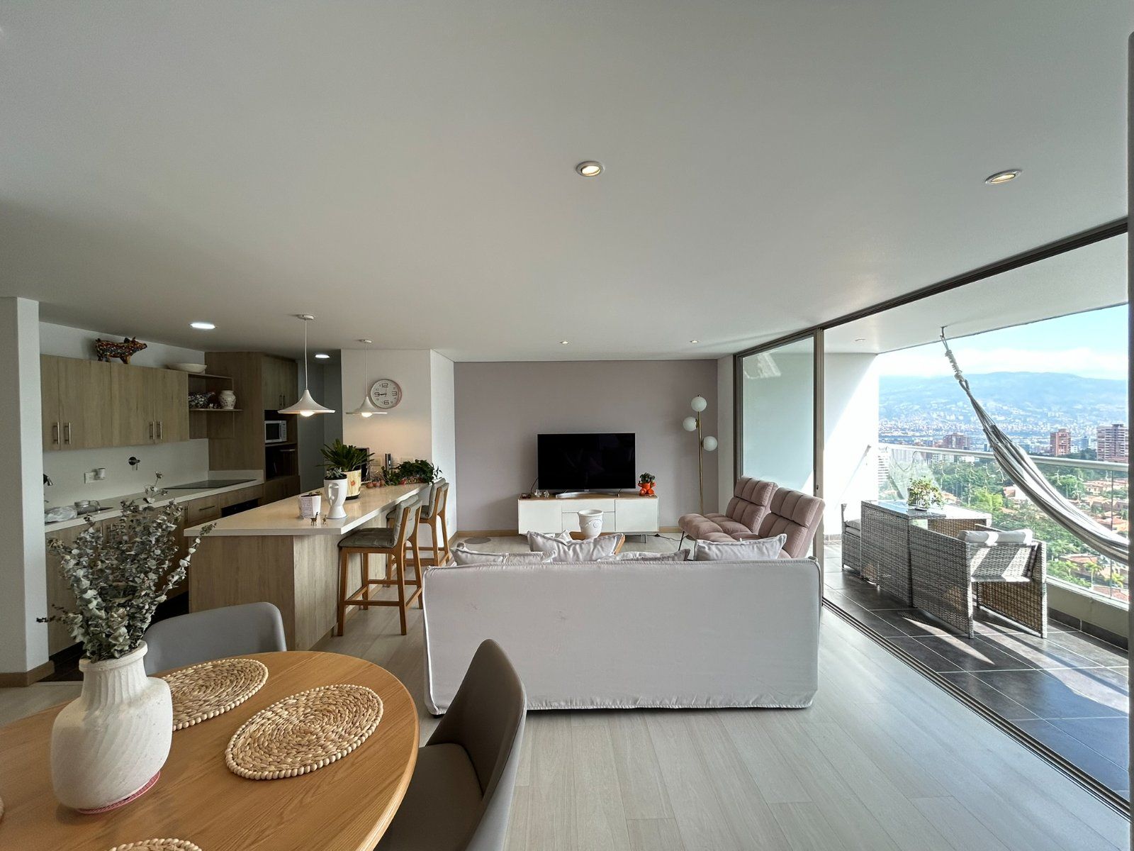 APARTAMENTO EN ARRIENDO UBICADO EN ENVIGADO SECTOR LOMA DEL ESMERALDAL - 3