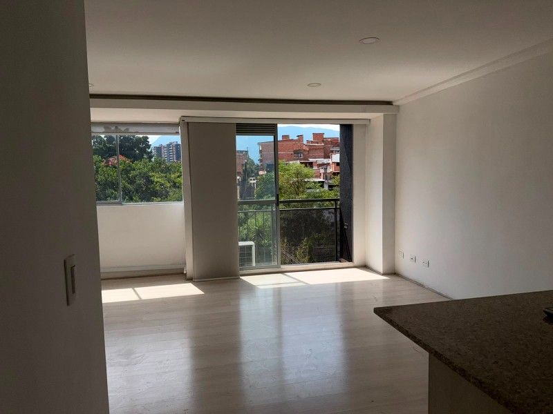 APARTAESTUDIO EN VENTA UBICADO EN MEDELLIN SECTOR LOMA DE LOS BERNAL - 3