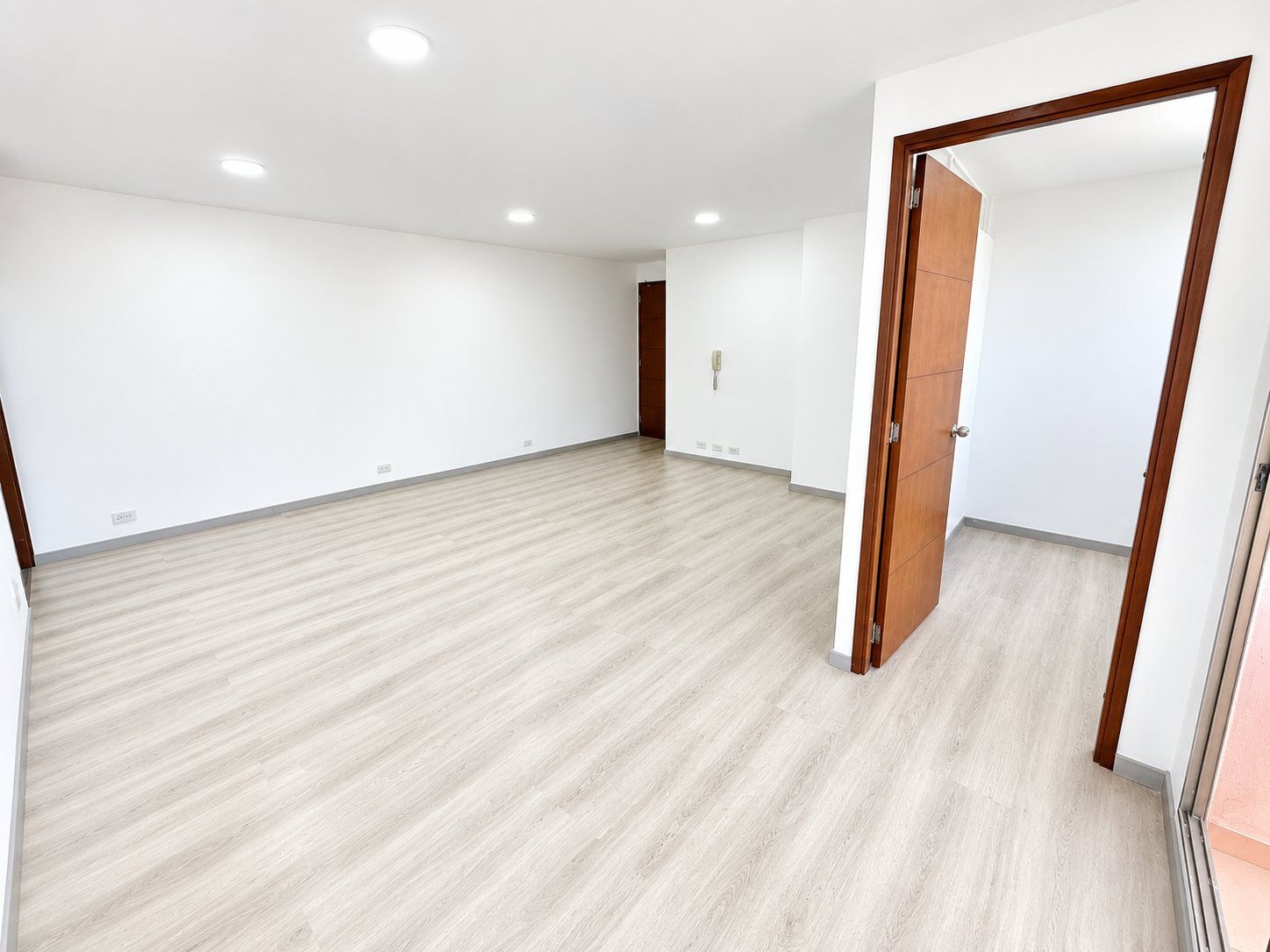 OFICINA EN ARRIENDO UBICADA EN MEDELLIN SECTOR POBLADO - 2