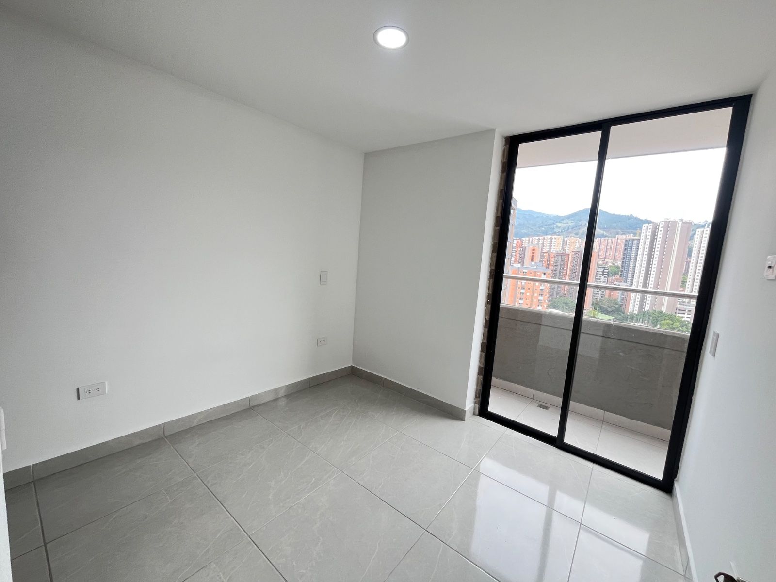 APARTAMENTO EN ARRIENDO UBICADO EN SABANETA SECTOR CALLE LARGA - 8