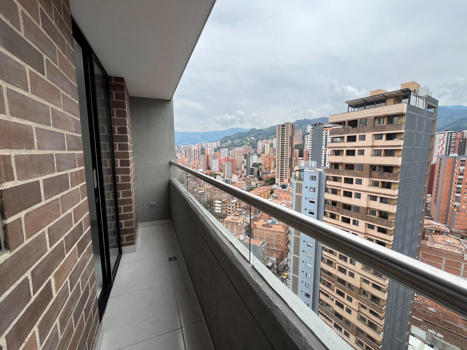 APARTAMENTO EN ARRIENDO UBICADO EN SABANETA SECTOR CALLE LARGA - 16