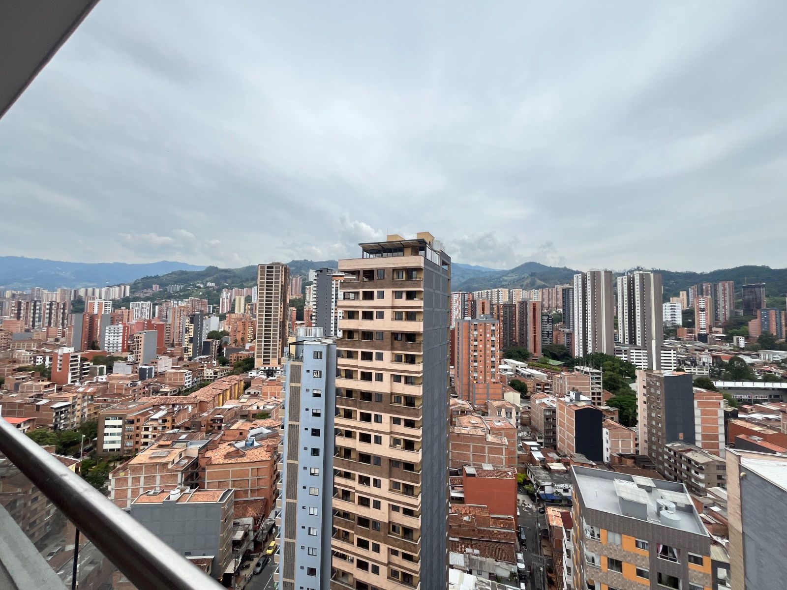 APARTAMENTO EN ARRIENDO UBICADO EN SABANETA SECTOR CALLE LARGA - 17