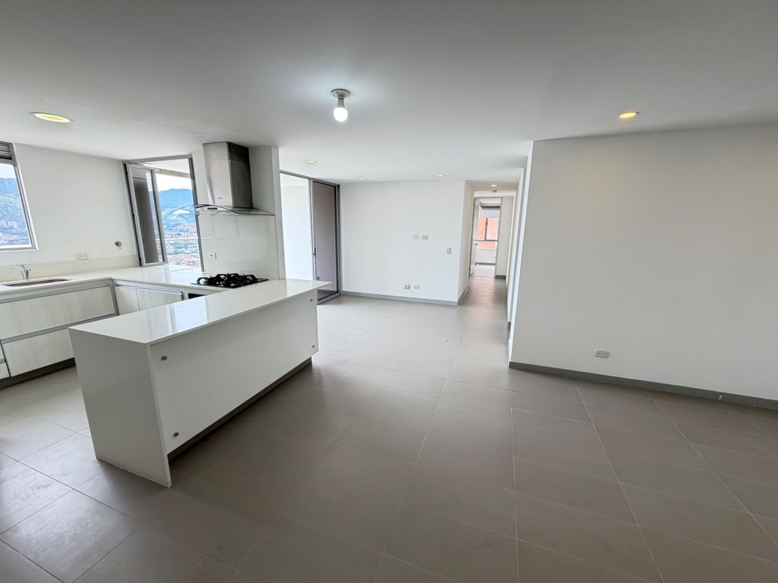 APARTAMENTO EN ARRIENDO UBICADO EN EL POBLADO SECTOR CASTROPOL