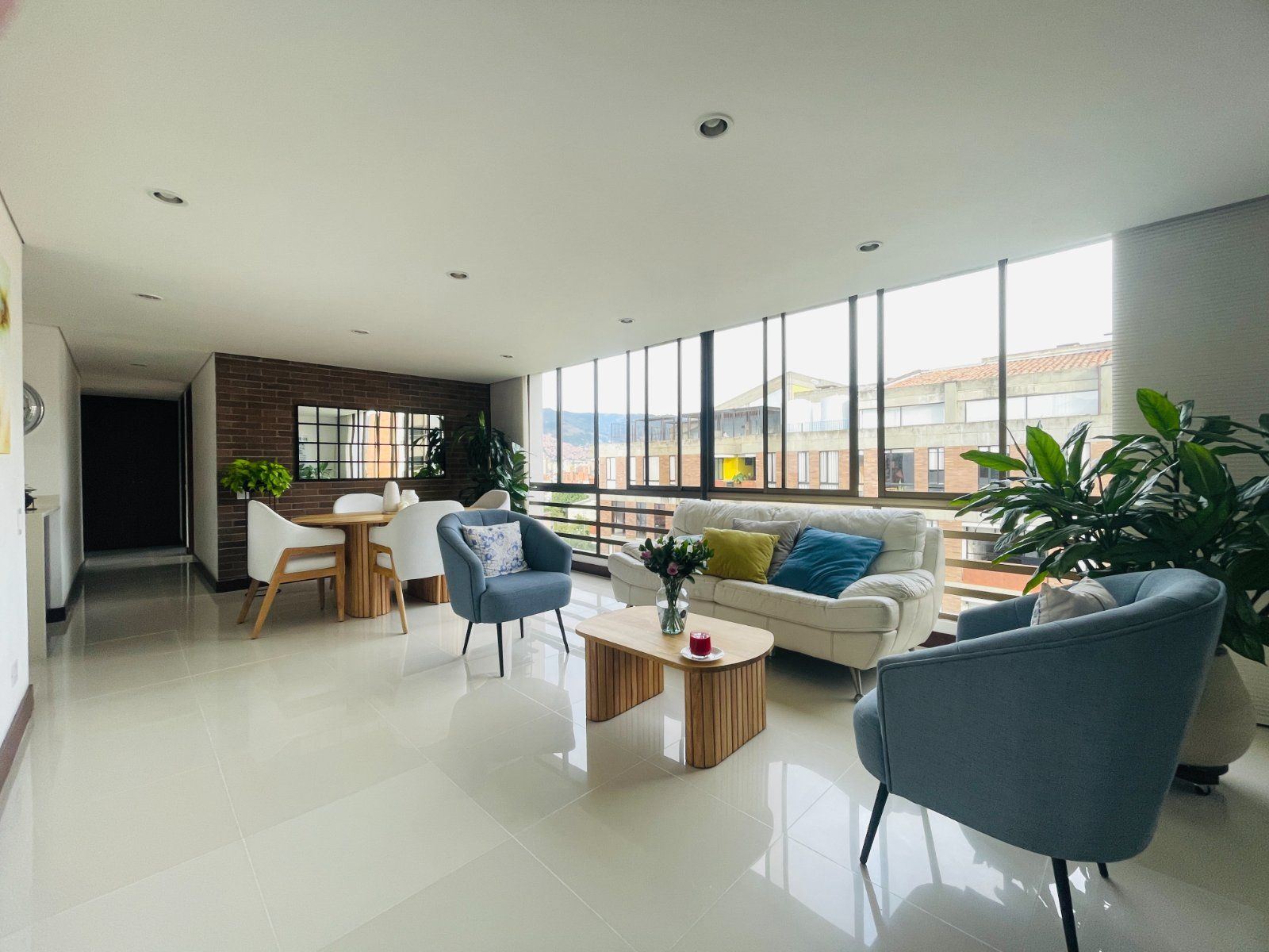 APARTAMENTO EN VENTA UBICADO EN MEDELLIN SECTOR LAURELES - 2