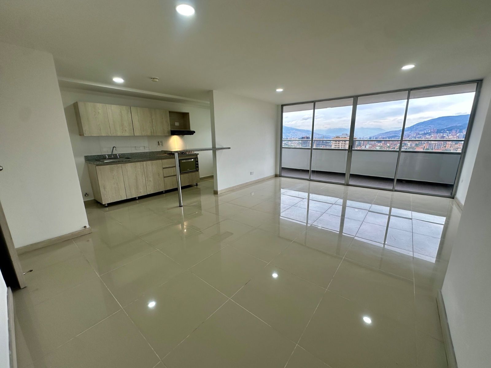 APARTAMENTO EN ARRIENDO UBICADO EN ENVIGADO SECTOR LA PAZ - 2