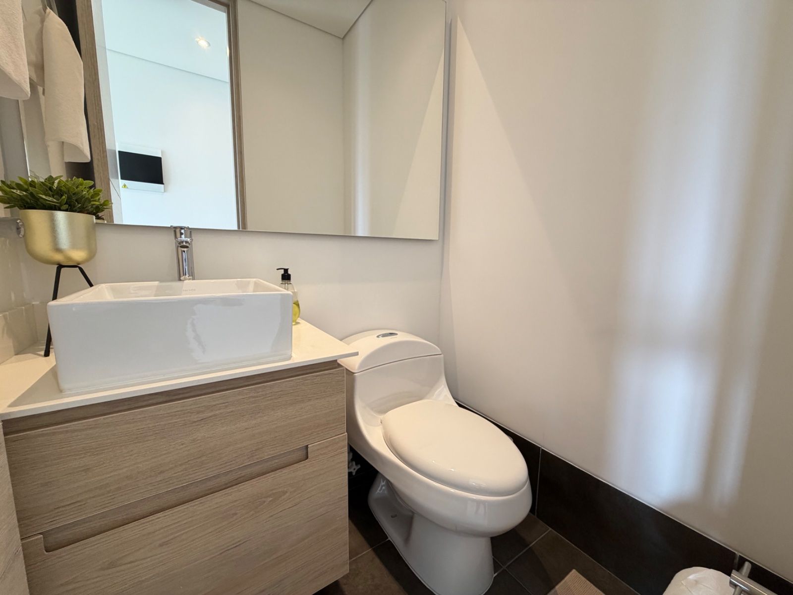 APARTAMENTO EN ARRIENDO UBICADO EN MEDELLIN SECTOR POBLADO - 7