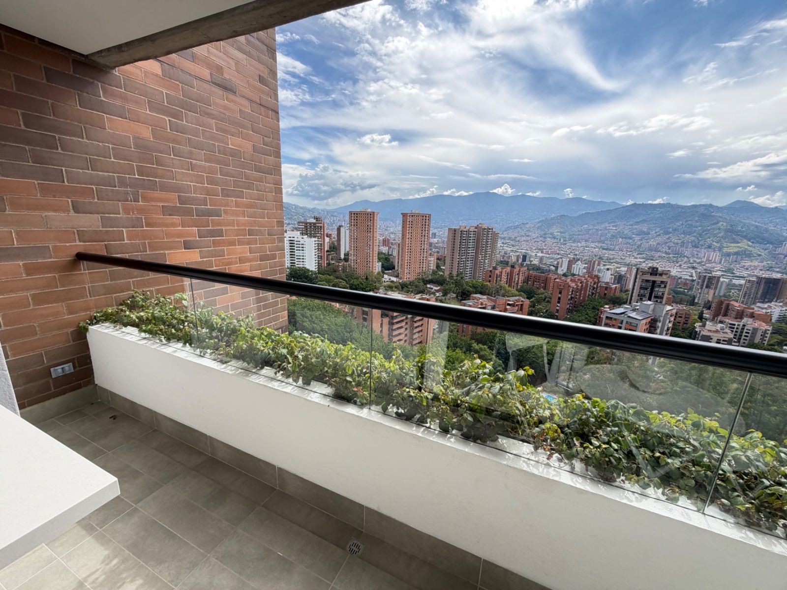 APARTAMENTO EN ARRIENDO UBICADO EN MEDELLIN SECTOR POBLADO - 11