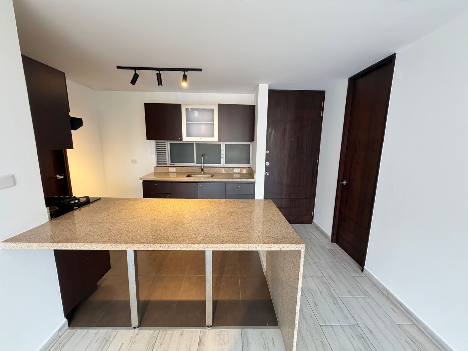 APARTAMENTO EN ARRIENDO UBICADO EN MEDELLÍN SECTOR MILLA DE ORO - 3