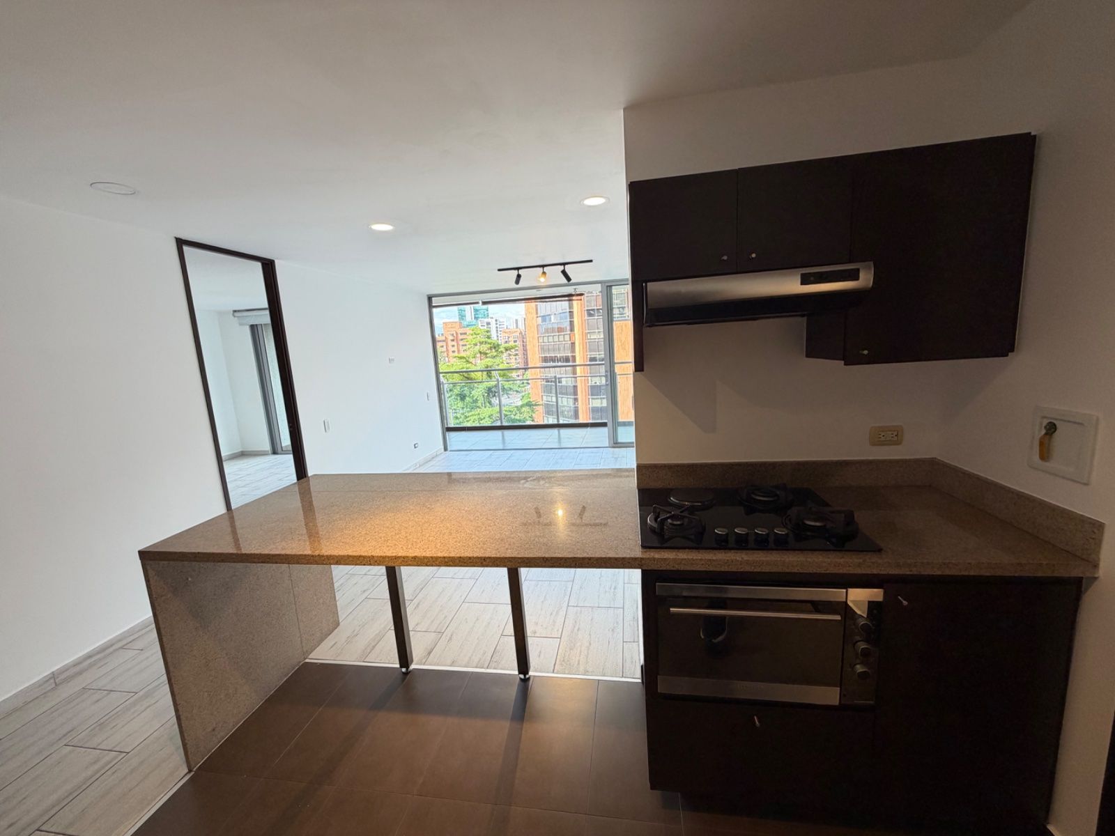 APARTAMENTO EN ARRIENDO UBICADO EN MEDELLÍN SECTOR MILLA DE ORO - 2