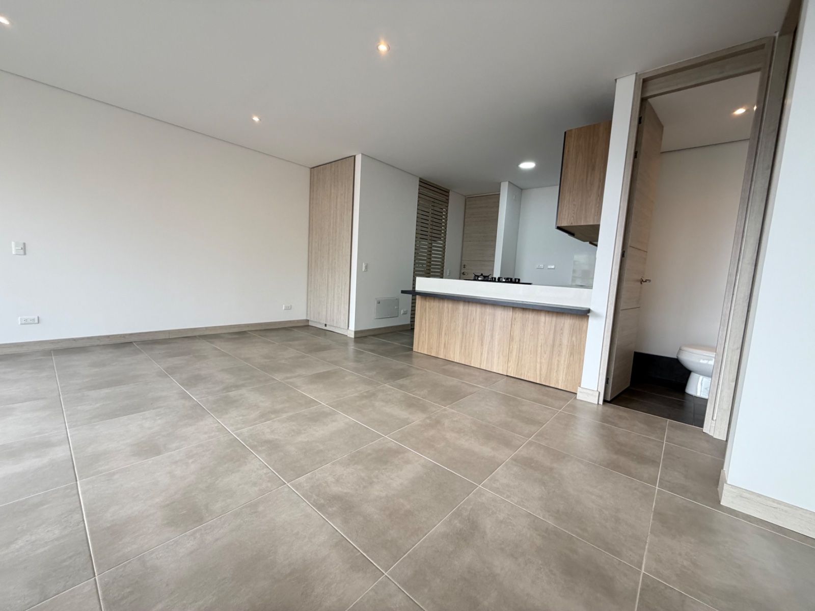 APARTAMENTO EN ARRIENDO UBICADO EN MEDELLIN SECTOR EL POBLADO - 2