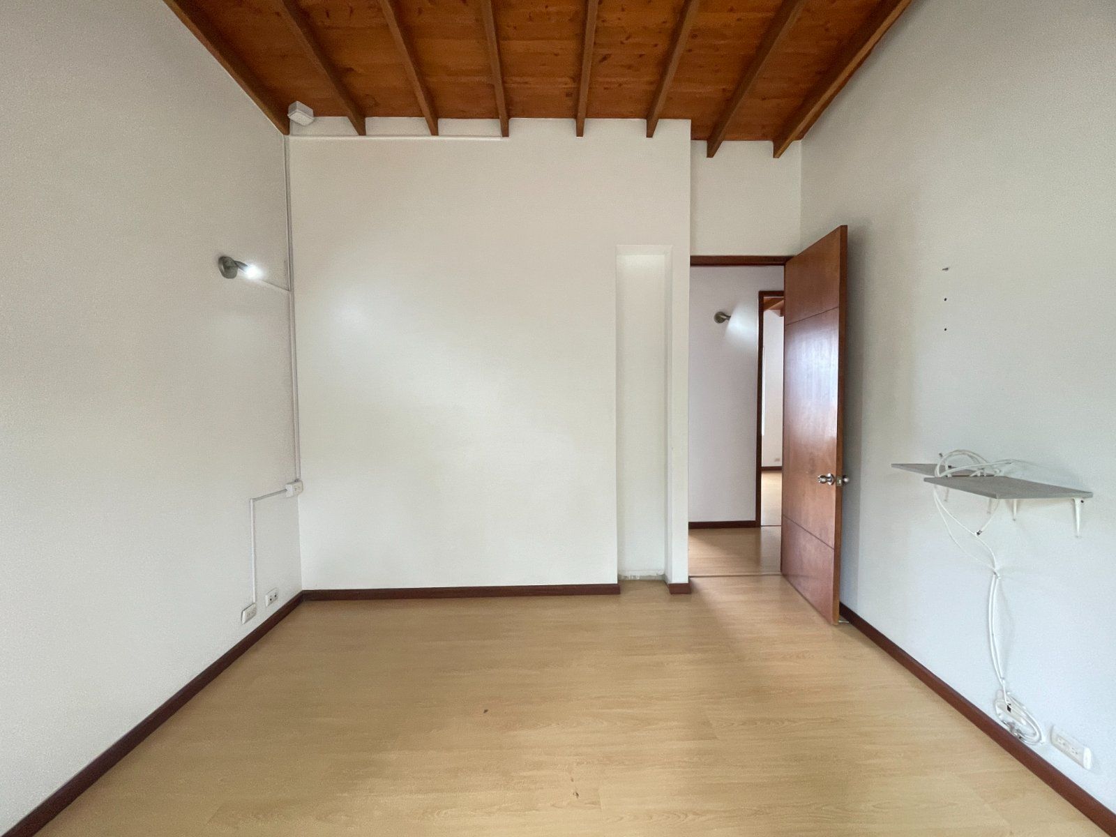 CASA EN VENTA UBICADA EN MEDELLIN SECTOR POBLADO - 11