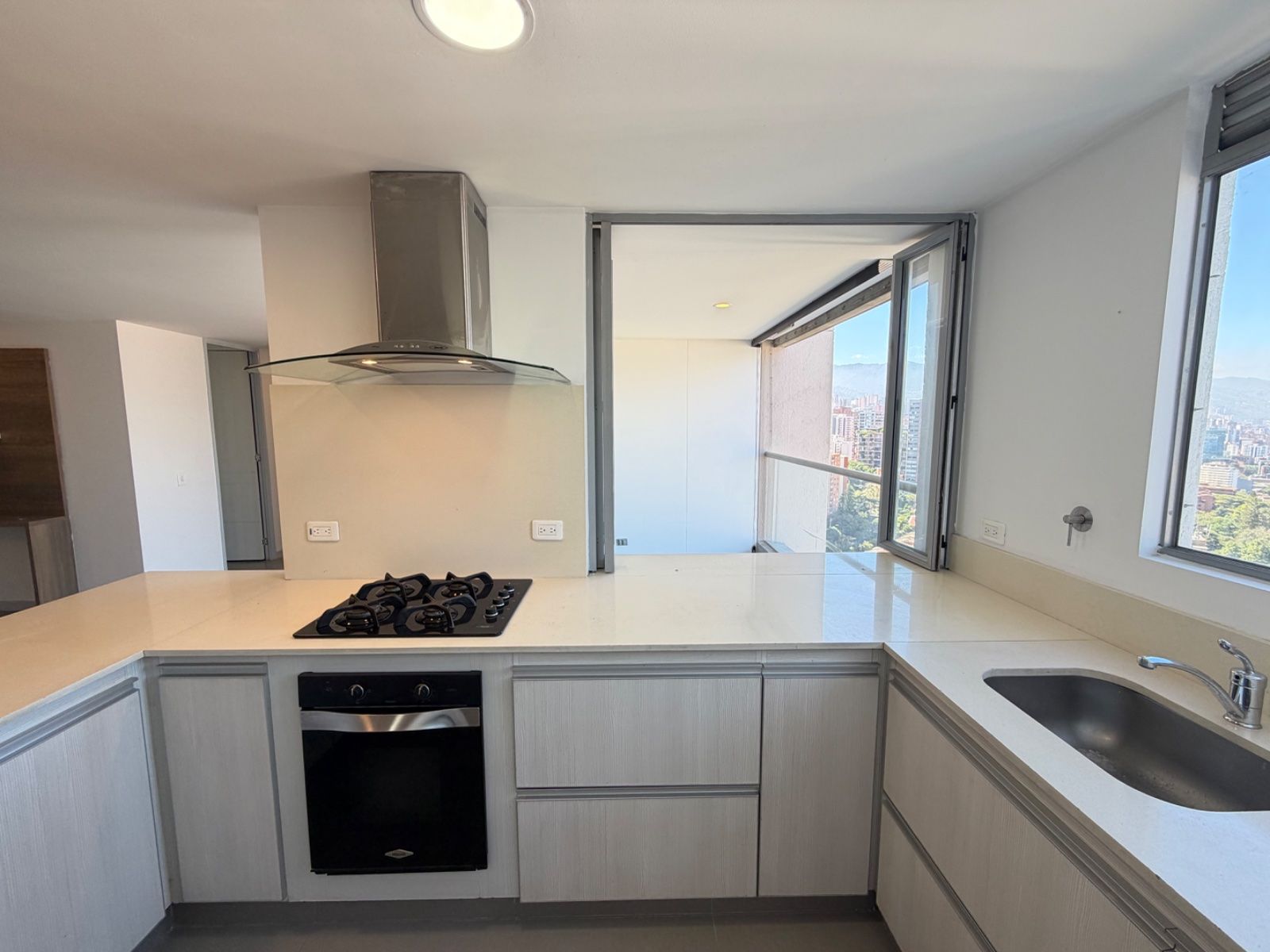APARTAMENTO EN ARRIENDO UBICADO EN MEDELLIN SECTOR CASTROPOL - 4