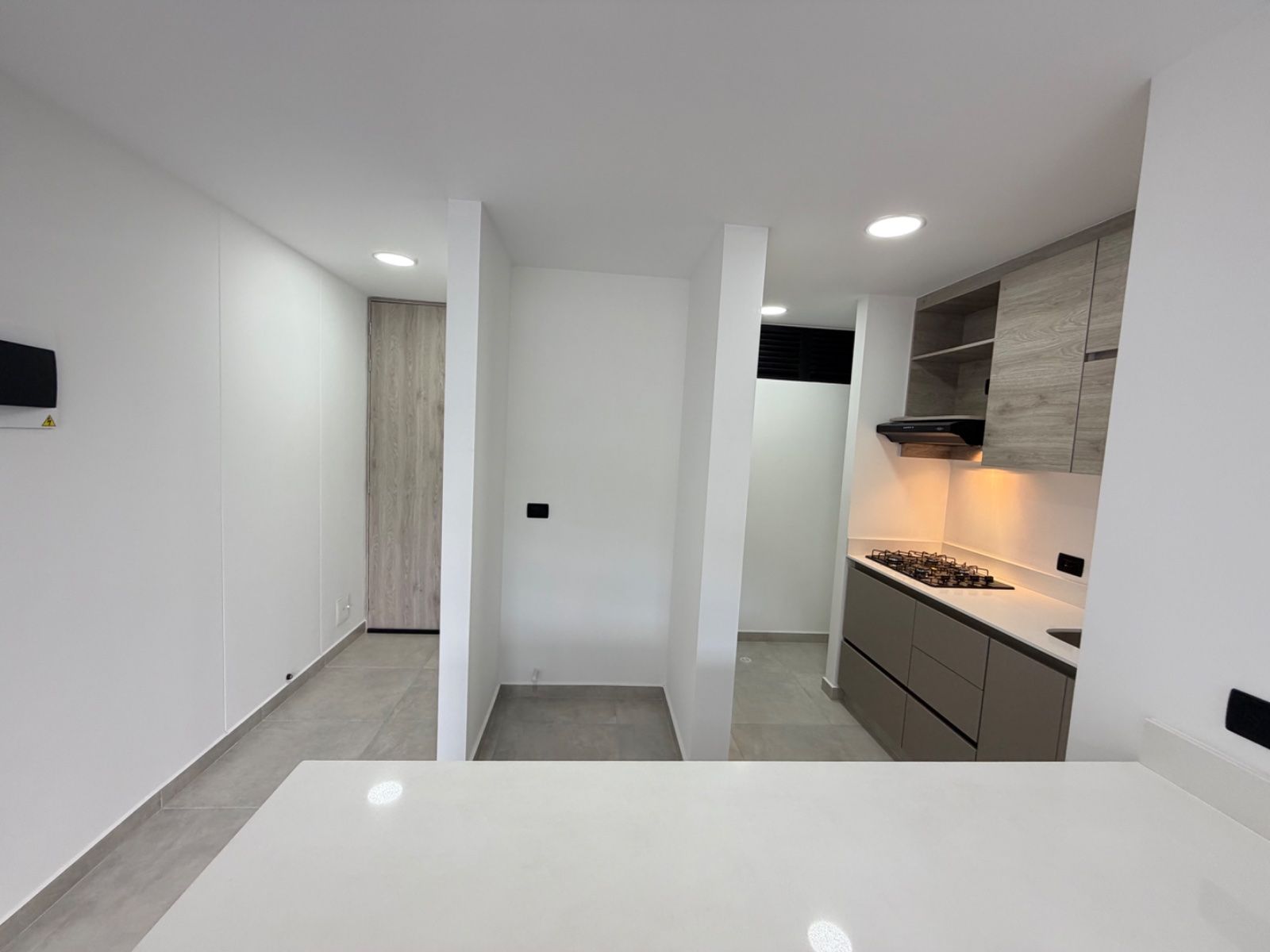 APARTAESTUDIO EN ARRIENDO UBICADO EN ENVIGADO SECTOR LOMA DEL ESCOBERO - 2