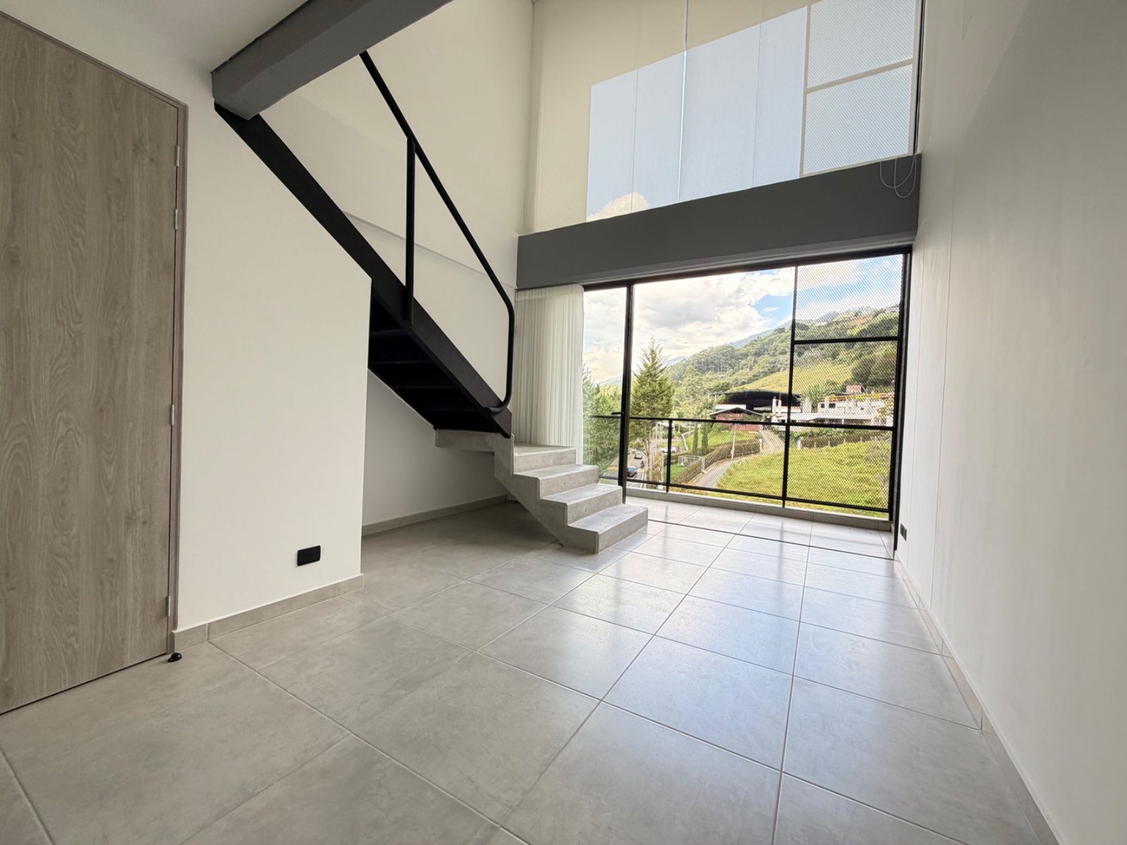 APARTAESTUDIO EN ARRIENDO UBICADO EN ENVIGADO SECTOR LOMA DEL ESCOBERO - 3