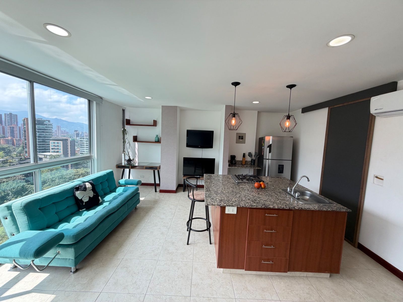 APARTAESTUDIO EN ARRIENDO UBICADO EN MEDELLÍN SECTOR POBLADO